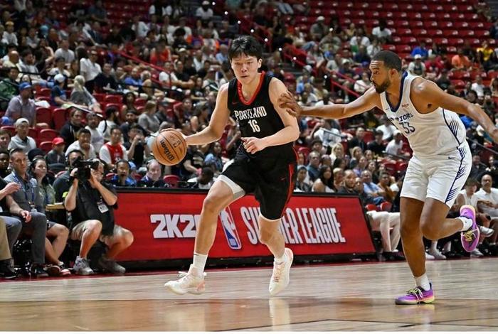 加盟开拓者队首秀 10分5助攻 杨瀚森首发贡献全面数据